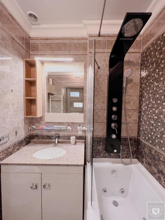 Renthouse Premium Living